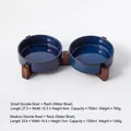 Premium Japanischer Keramik-Doppelnapf in Blau mit hochwertigem Ständer aus Akazienholz - Ofenglasur Blau Wassernapf Mit Doppelständer / Mittel