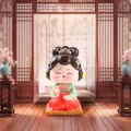 Figurine mignonne en résine d'une jeune fille chinoise de style Dunhuang pour la décoration - L / Jouant aux échecs (1056-3)
