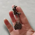 Handgehaltene Vintage-Frosch-Skulptur aus Messing für die Schreibtischdekoration - Stehender Freizeit-Frosch
