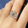 Bague couronne élégante en argent avec zircons 5A et un chiffre 5 placé au centre - Taille 5 / Style Couronne Chiffre 5 / Ton Or Blanc