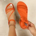 Sandales plates orange vif avec lanières croisées et bande élastique confortable pour femme - 36 / Orange