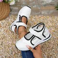 Dettaglio di sandali sportivi Mary Jane bianchi con bordo nero e cinturino velcro - 36 / Bianco