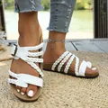 Elegante flache Sandalen für Damen mit weißen geflochtenen Riemen und Korksohle - 36 / Weiß