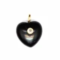 Gros plan détaillé d'un pendentif cœur en pierre noire avec un zircon scintillant. - Obsidienne
