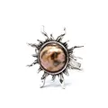 Makroansicht eines Retro-Sonnenrings mit poliertem, marmoriertem Natursteinzentrum. - Sonnenmotiv Offener Ring / Rhodonit