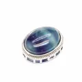 Gedetailleerd overzicht van een ovale blauwgroene fluoriet kristallen hanger in zilver. - Fluoriet / 17x22mm