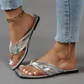 Infradito metallizzati argento da donna, eleganti scarpe estive piatte con punta quadrata - 36 / Argento