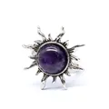 Exquisiter Vintage Sonnenring mit rundem lila Naturstein auf weißem Hintergrund. - Sonnenmotiv Offener Ring / Amethyst