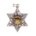 Vue détaillée du pendentif hexagramme vintage avec pierre d'œil de tigre centrale - Œil de tigre