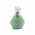 Vue détaillée d'un pendentif flacon de parfum en pierre naturelle verte hexagonale - Aventurine-Argent