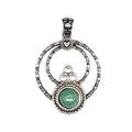 Detailansicht eines silbernen Vintage-Anhängers mit einem grünen Naturstein in der Mitte - Nur Anhänger (Ohne Kette) / Aventurin-Jade