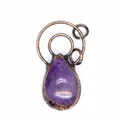 Detaillierte Nahaufnahme eines handgefertigten Amethyst-Anhängers im Vintage-Stil. - Amethyst Wassertropfen Stil (款式①)