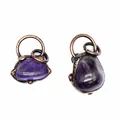 Detail von handgefertigten Amethyst-Rohstein-Anhängern mit antikem Kupferdraht gewickelt - Amethyst Unregelmäßiger Stil (款式⑥)