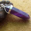 Natürlicher violetter Amethyst Sechseck-Kristall-Prisma-Anhänger mit silberfarbener Öse - Amethyst (Anhänger Ohne Kette) / Lila