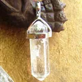 Natürlicher klarer Quarz-Sechskantsäulen-Anhänger mit silberner Metallöse für Schmuck - Weißer Kristall (Anhänger Ohne Kette) / Transparent