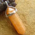 Natürlicher orangefarbener sechseckiger Säulenkristall-Anhänger mit polierter silberner Öse - Roter Aventurin (Nur Anhänger) / Orangerot