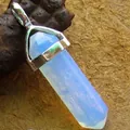 Natürlicher sechseckiger opalisierender Kristallanhänger mit silberner Metallöse - Opalith (Nur Anhänger) / Milchweiß