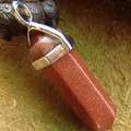 Natürlicher Goldstein-Sechskant-Anhänger mit silberfarbener Metallöse für Ketten - Goldfluss (Nur Anhänger) / Goldbraun