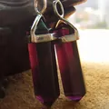 Handgefertigter Amethyst-Kristallanhänger in Form einer hexagonalen Säule mit Silber - Lila Glas (Nur Anhänger) / Lila