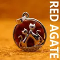 Colgante de ágata cornalina roja con diseño de dos gatos plateados - Forma de Gato Doble / Ágata roja