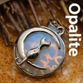 Collier pendentif opale avec croissant de lune argenté et silhouette de chat élégant - Opalite (Pendentif Seul)