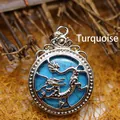 Collana con pendente a forma di drago circolare in stile vintage con intarsio in turchese blu - Turchese blu