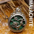 Collana con pendente a forma di dragone cinese vintage in metallo argentato con malachite - Malachite