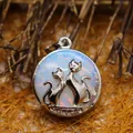 Colgante de gato doble plateado con incrustación de piedra opalita para collar mujer - Forma de Gato Doble / Ópalo
