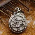 Ciondolo drago in stile cinese vintage con turchese bianco e design metallico traforato - Howlite
