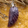 Elegante ciondolo ad ala in cristallo di ametista da donna con dettagli intagliati a mano - Ciondolo Ala Ametista Solo / Viola