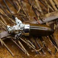 Tigerauge Projektil Anhänger mit silbernen Flügeln Metallschmuck für Halsketten - Kugel Engel Anhänger / Tigerauge