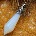 Pendentif pilier en cristal d'opalite hexagonal élégant avec calotte en métal argenté vintage - Opale