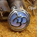 Collana con ciondolo simbolo Om traforato argento con pietra opale azzurro latte - Opale