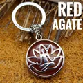 Spiritueller Lotus-Yoga-Anhänger-Schlüsselanhänger mit Inlay aus rotem Naturachat - Roter Achat