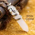 Colgante hexagonal de cristal blanco pulido con un diseño intrincado de dragón plateado - Cristal de roca