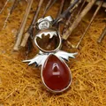Exquisiter Tropfenanhänger aus rotem Achat mit versilberten Engelsflügeln Design Schmuck - Roter Achat