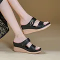 Sandales compensées noires pour femmes avec boucle et talon compensé confortable - 36 / Noir