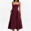 Elegante vestido midi de tirantes color burdeos estilo retro con falda plisada - Rojo Oscuro