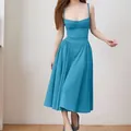 Elegante vestido midi azul de estilo retro con tirantes finos y falda acampanada - Verde azulado