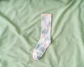 Calze alla moda a metà polpaccio con motivo tie-dye multicolore in morbido misto cotone - Taglia unica / Rosa chiaro