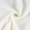 Detalle macro de tela de satén blanco liso con una textura elegante y brillo suave. - S / Bottoms / Blanco