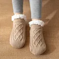 Calde calze a pantofola in maglia beige con morbida fodera in pile bianco per l'inverno - Taglia unica / Caffè Chiaro (Stile Uomo)