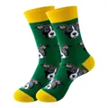 Chaussettes vertes et jaunes vives avec un motif ludique de chien pitbull noir et blanc - Taille unique / Motif Pitbull (271)