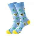 Chaussettes mi-mollet en coton bleu clair avec motifs de poissons tropicaux jaunes et algues - Taille unique / Motif Poisson Tropical / Bleu Clair (261)