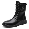 Bottines de moto noires pour hommes avec emblème de crâne et détails de clous étoilés - 38 / Noir