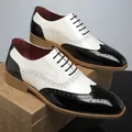 Vista detallada de zapatos Oxford brogue para hombre en blanco y negro con punta de ala - Negro y Blanco