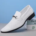 Mocasines casuales para hombre en cuero blanco calado con hebilla de metal transpirables - 38 / Blanco