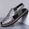 Sandalia de verano para hombre en color topo con patrón de cocodrilo y suela - 38 / Patrón de Caimán Gris