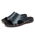 Duurzame donkerblauwe heren slippers van leer met stijlvolle zilveren klinknagel accenten - 38 / Blauw