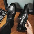 Elegante schwarze Herren-Loafer im britischen Stil mit Kroko-Struktur und Schnalle - 38 / Loafer (Retro 2528) / Schwarz